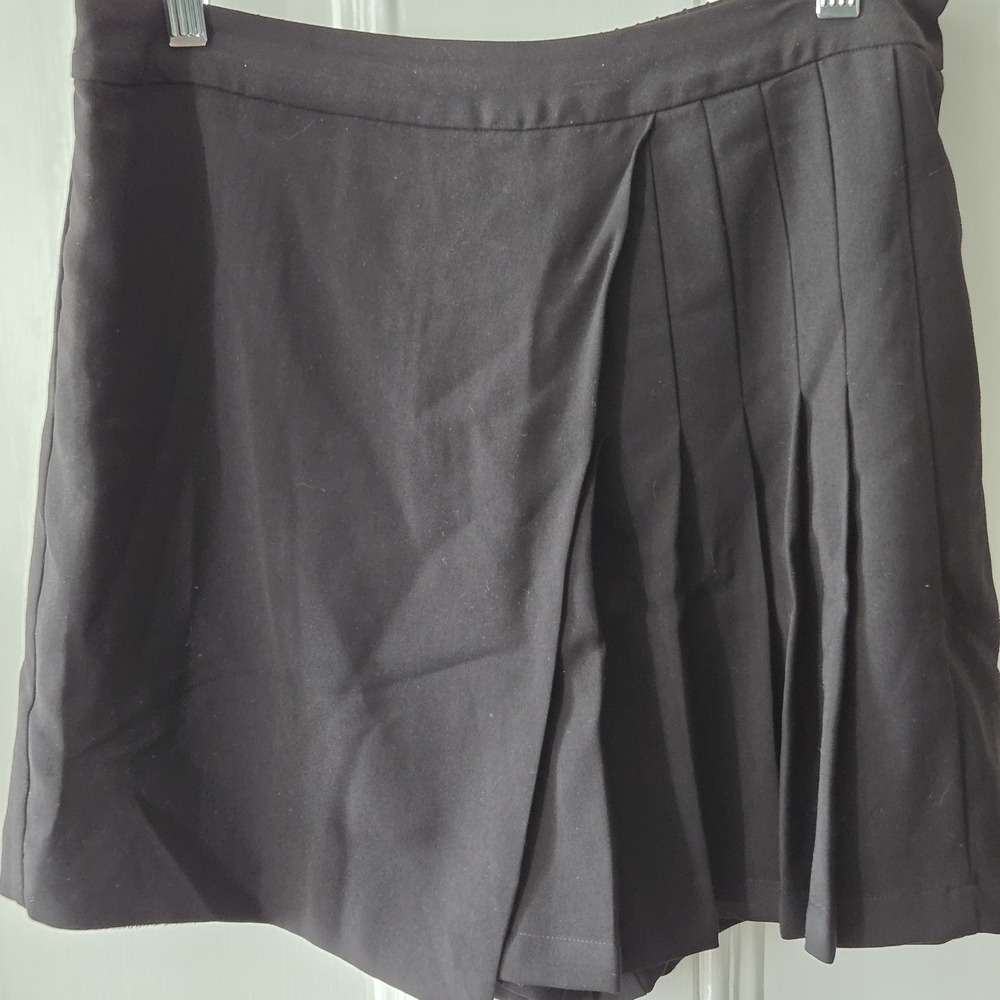Skies Are Blue Black Pleated Skirt